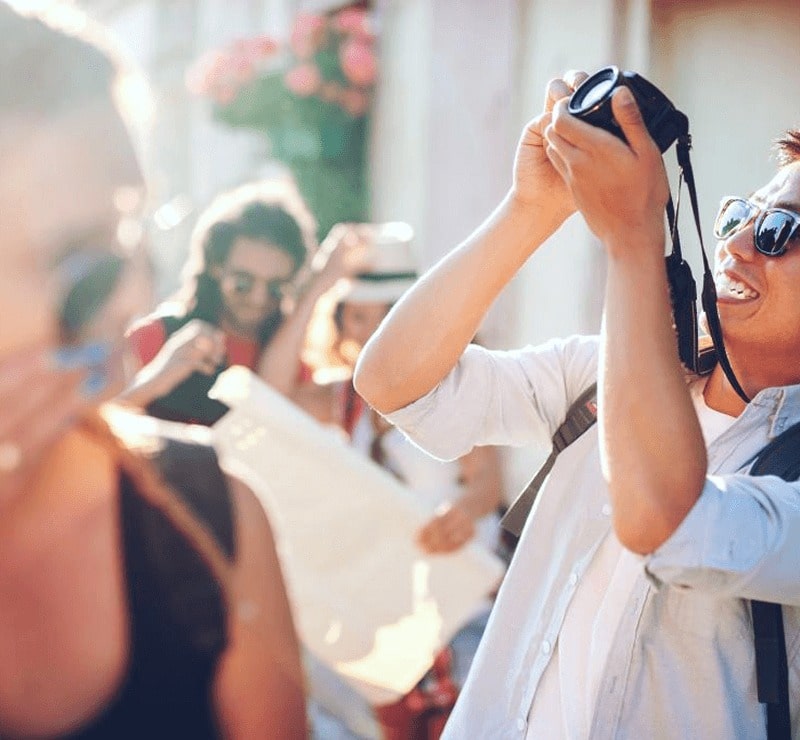 KT - Tourist taking photo