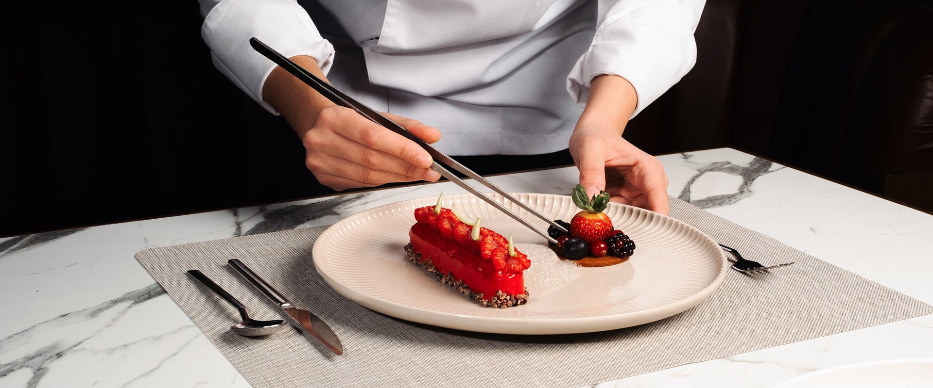 KT - 廚師烹飪的照片