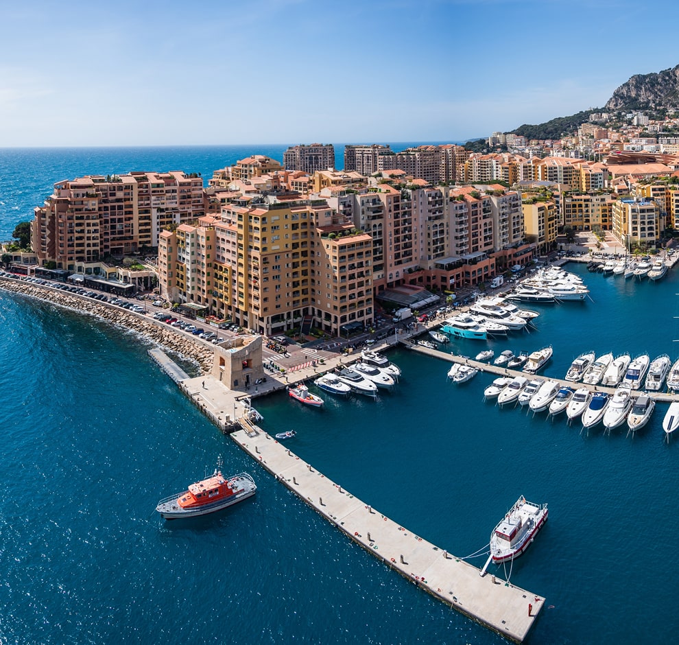 KT - 船隻停泊在碼頭的照片