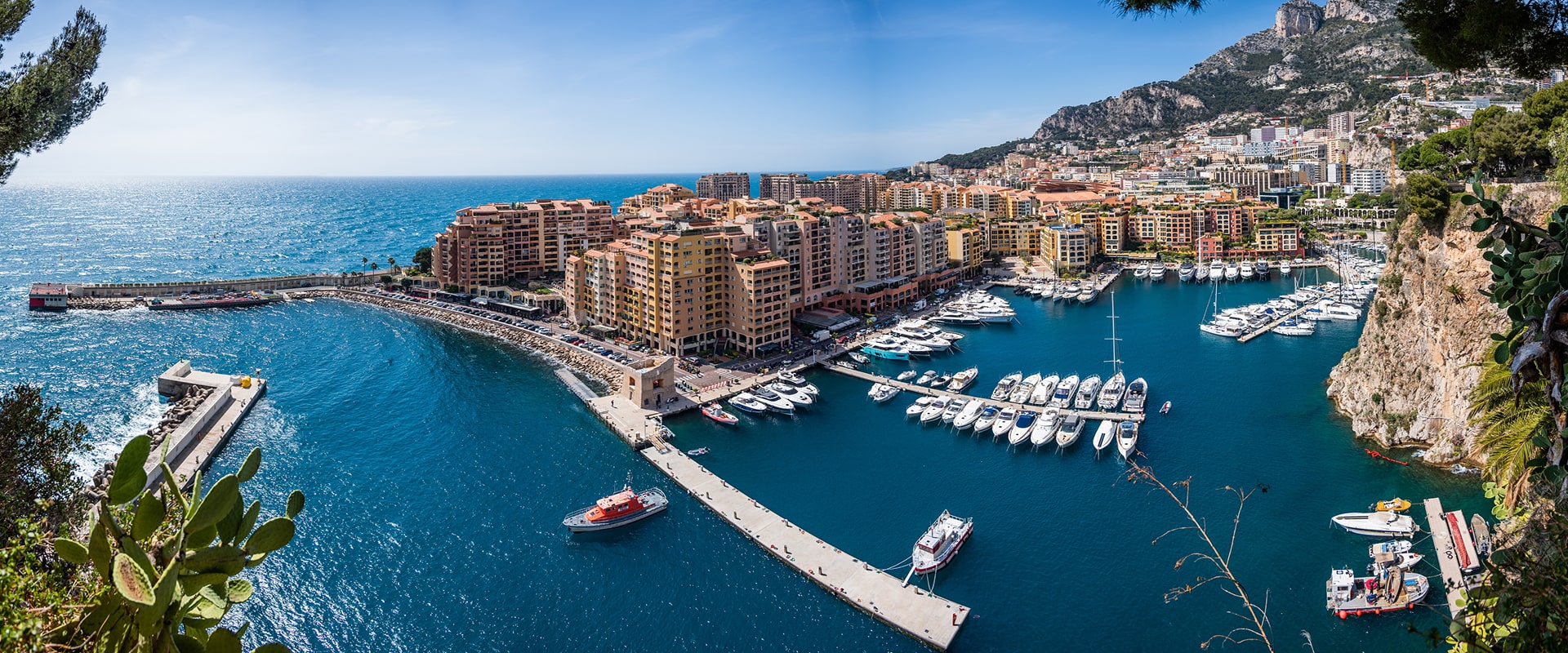 KT - 船隻停泊在碼頭的照片