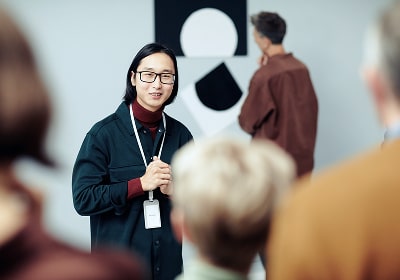 KT-Photo of an exhibition tour guide