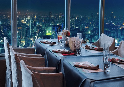 KT - Dinner table in a restaurant