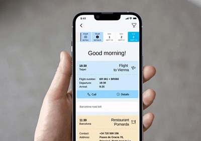 KT - Persona showing phone app