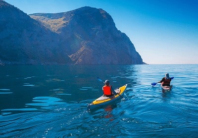 KT - People kayaking