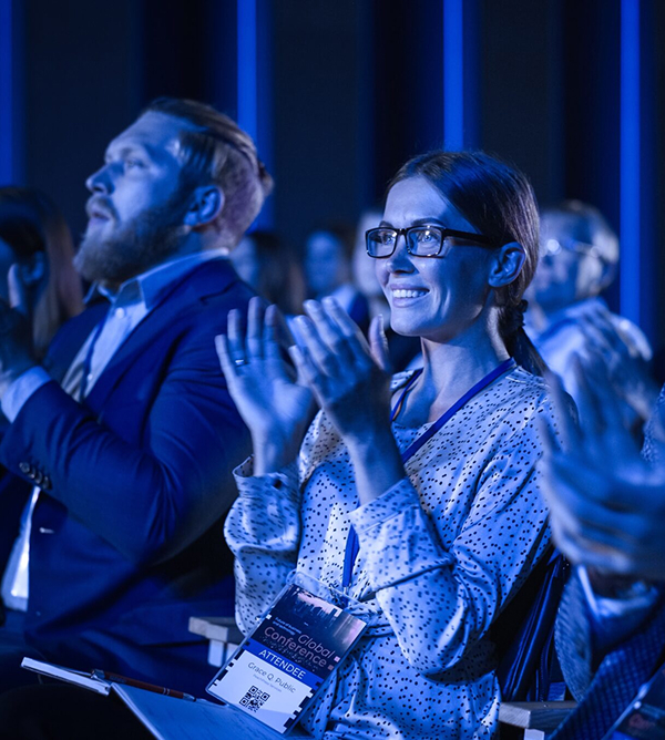 KT - Audience clapping in congress meeting