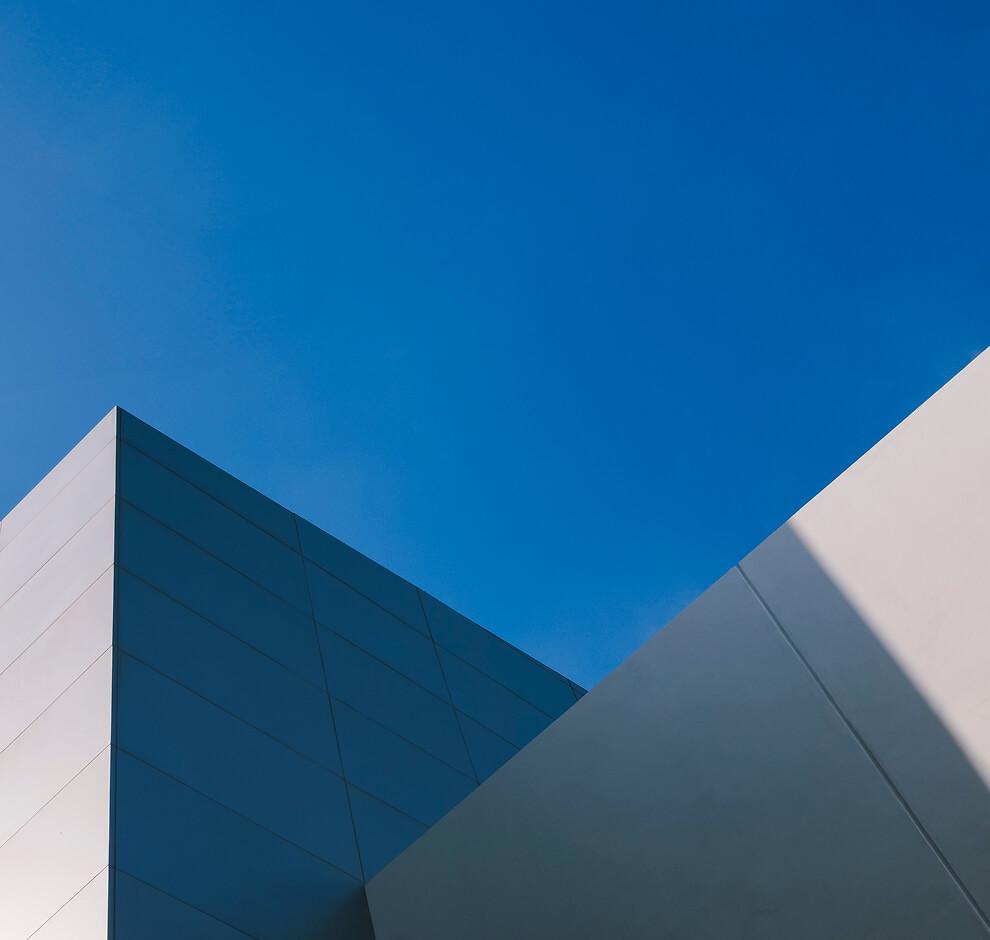 KT - 직사각형 건물 사진