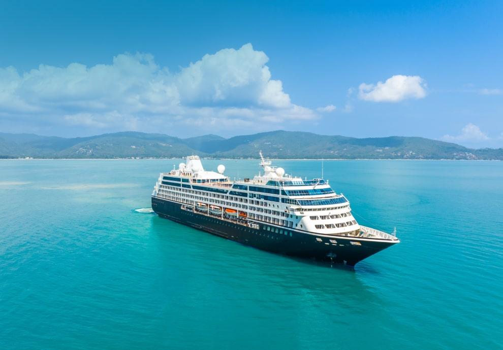 KT-Photo of a cruise ship