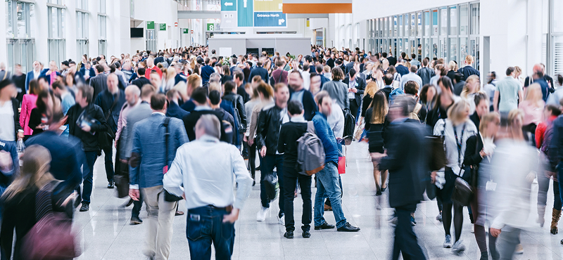 KT - 一场繁忙展览的照片