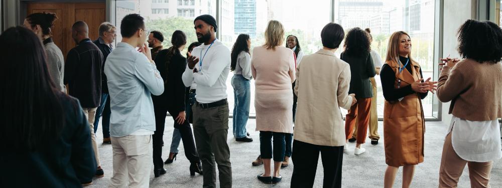 KT-商務活動中會面的人們