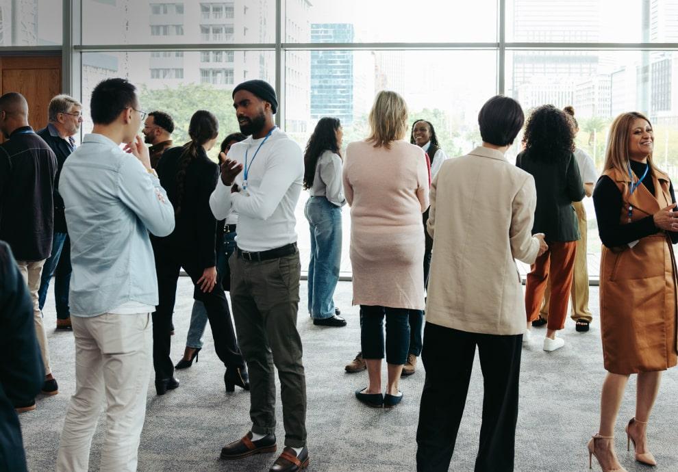 KT-商務活動中會面的人們